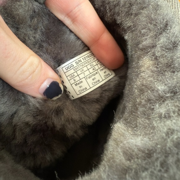 Grey Ugg boots - Picture 3 of 5